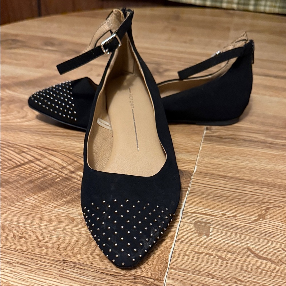 Report Women’s sz 10 ankle strap flats black